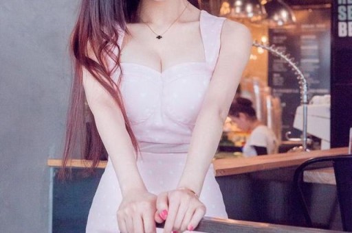 韩国女星Jennie耍大牌事件后《时代》红毯争艳直角肩再成亮点
